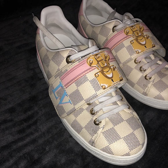 Frontrow Louis Vuitton Sneakers - Picture 2 of 4
